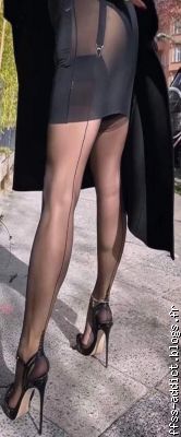 Bas coutures sur slingbacks.